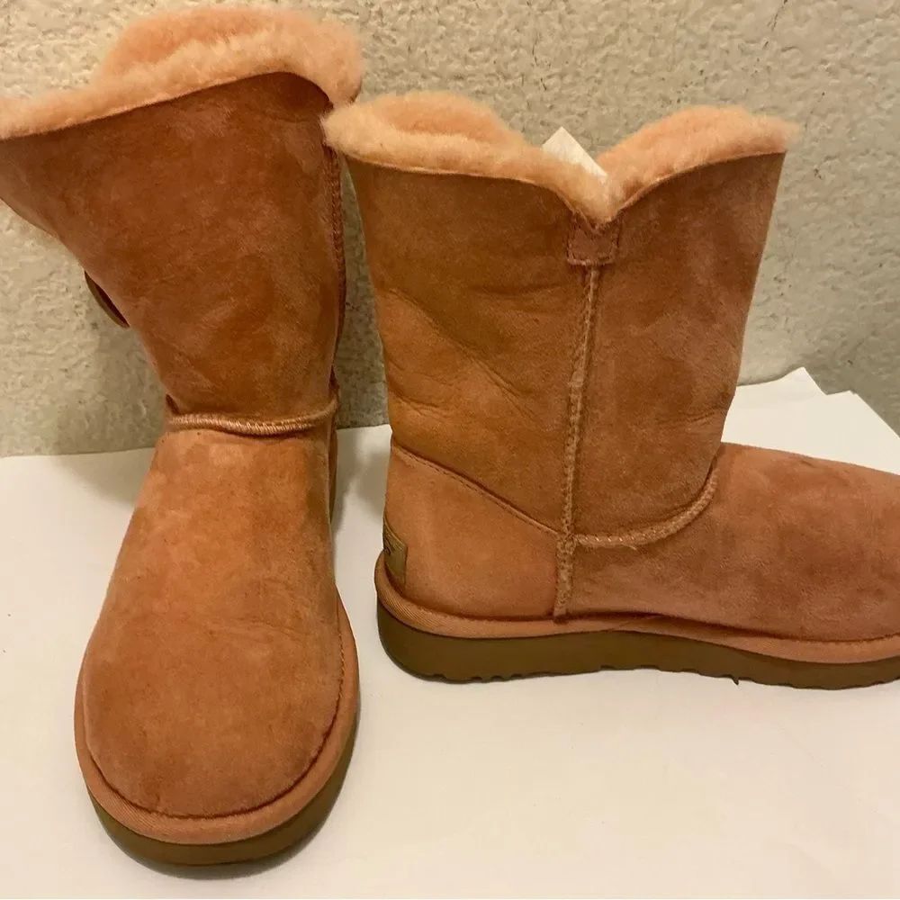 UGG Bailey Button ll -Coral Short Uggs with Button 1016226